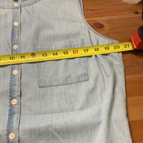 Per Se 100% Cotton Button Up Sleeveless Shirt, Lightweight, Light wash, Pocket - Picture 10 of 12